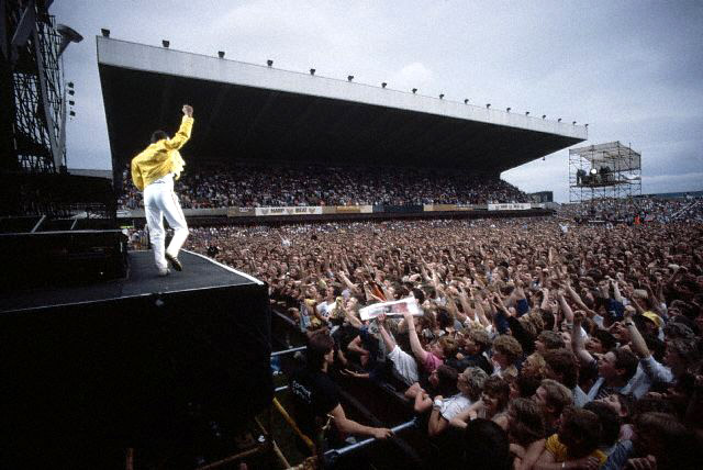 Freddie performing in Newcastle, 1986